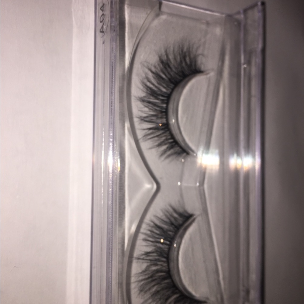 Eyelashes - Picture 4 of 8